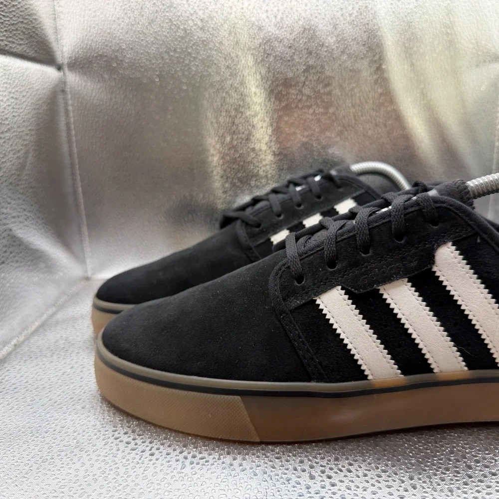 Size 9 Adidas Seeley Black Gum White Mens Lace-Up Athletic Sneakers G65525